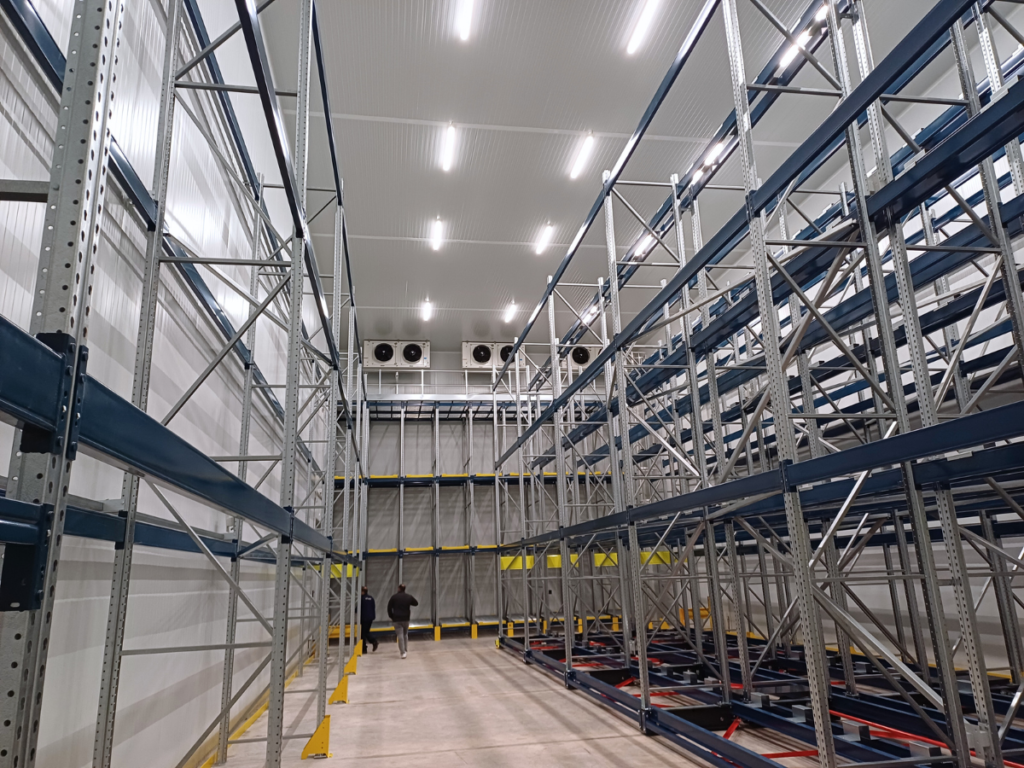 Cámara de congelado para industria cárnica de Ovinos Manchegos, instalada por José Bernad