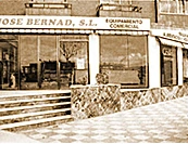 Shop window of one of the first José Bernad, S.L. shops (shop fittings)