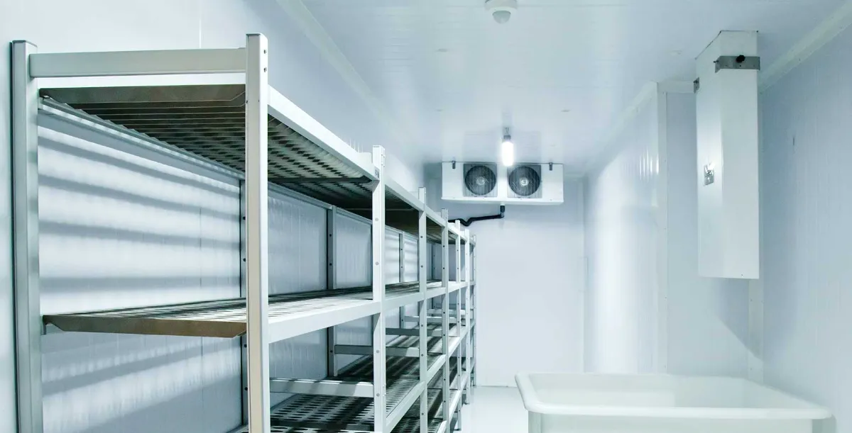 Cold room with shelving and evaporator