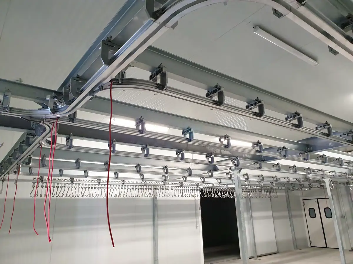 Twin track rail network with switches in a carcass cold room